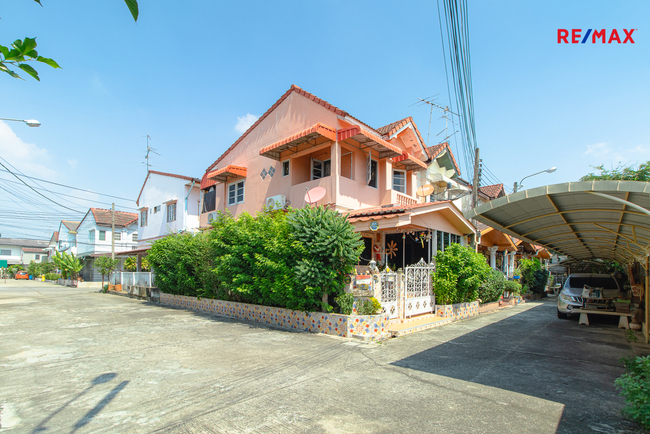 ขายบ้านแฝดติดถนนบางบอน5 เพชรเกษม81 หนองแขม หลังมุม หมู่บ้านธนาสุข