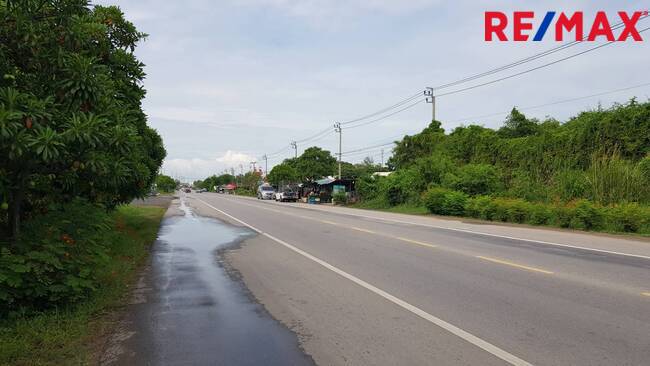 ให้เช่าที่ดิน 2-2-8 ไร่ ติดถนนบางขุนเทียนชายทะเล ถนนพระรามสอง (พระราม2) ใกล้โรงพยาบาลผู้สูงอายุ ทำเลดีเยี่ยม เหมาะทำธุรกิจร้านอาหาร คาเฟ่ ให้เช่าราคา 100,000 บาท/เดือน